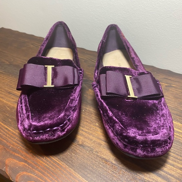 Isaac Mizrahi Crushed Velvet Bow Loafers - Picture 3 of 8